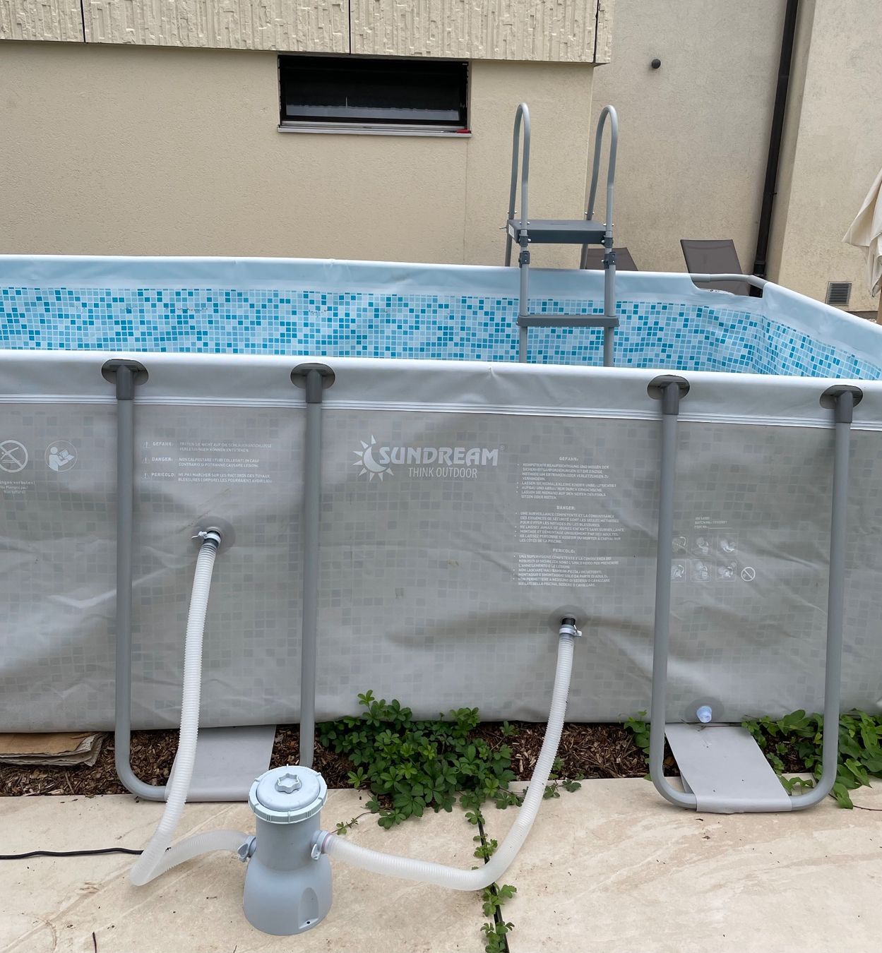 Piscines: Aufstellpool mit Pumpe und Leiter – D'occasion à Biel-Benken BL par Ddrummer 1