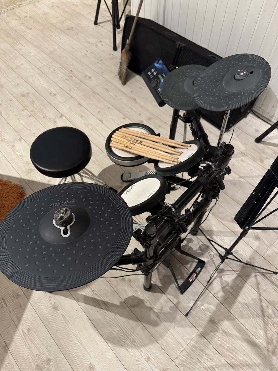 Yamaha Strumenti musicali: Yamaha E-Drum DTX540K inkl. Hocker, Notenständer, 8x Sticks – Usato da Koppigen venduto da BPMin 3