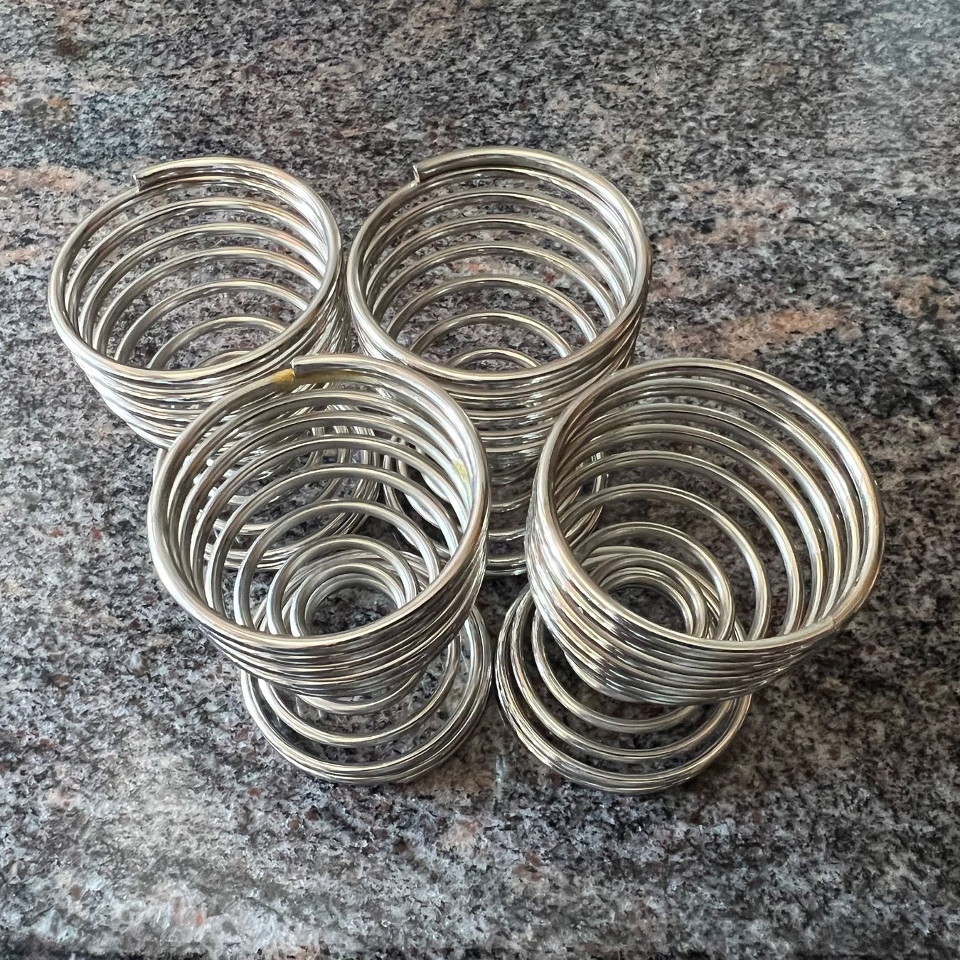 Altre Stoviglie: 4 x Eierbecher aus Metall – Usato da Zürich venduto da Gianni