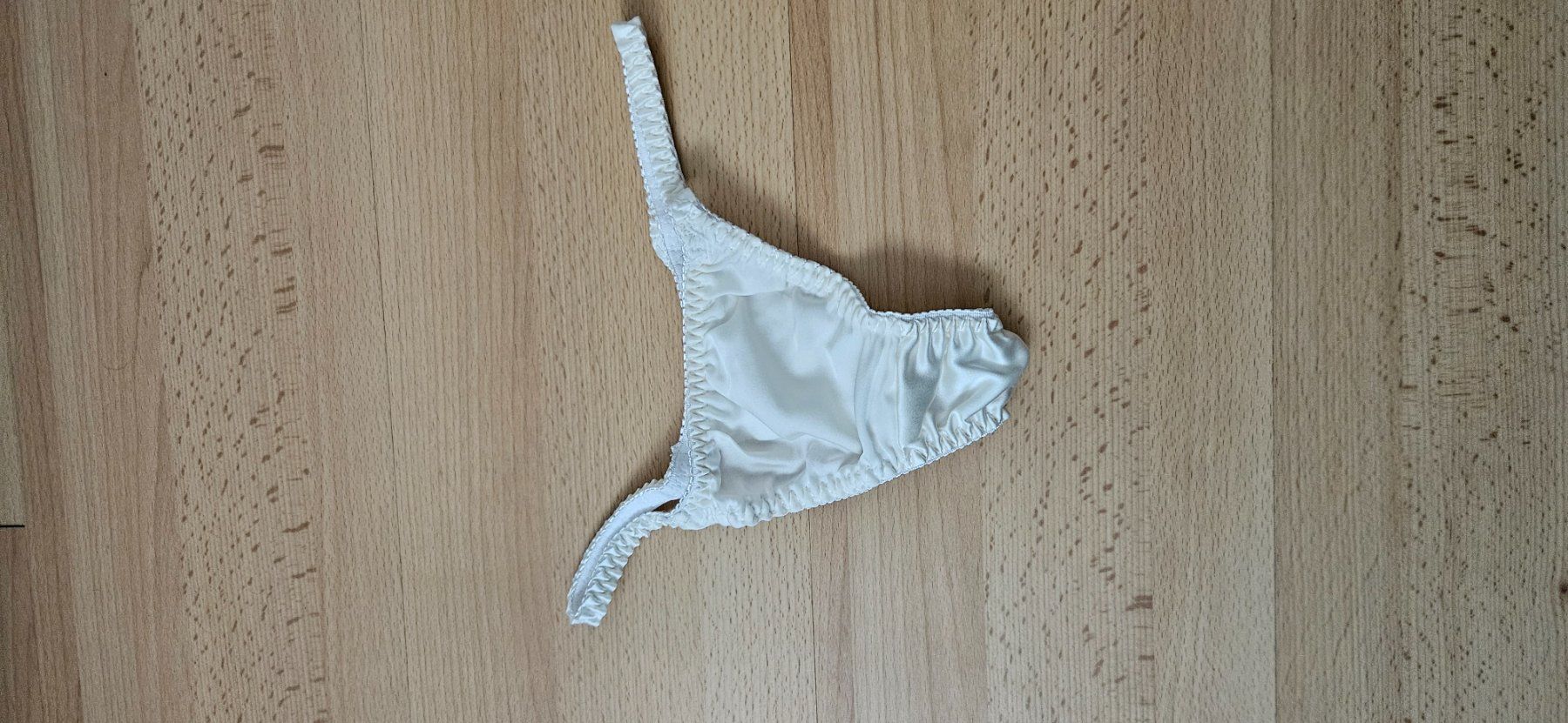 Altra biancheria intima: String comme neuf porté 1X  (b) – Nuovo (secondo la descrizione) da Lutry venduto da cha_pbg5