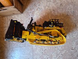 LEGO Cat D11 Bulldozer 42131