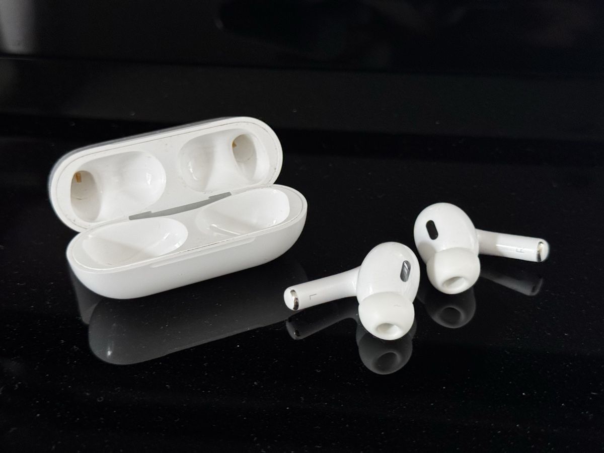Apple Cuffie: Air pods Pro. 2. Generation mit Wireless Charging Funktion – Usato da Zürich venduto da Ricardolli 2
