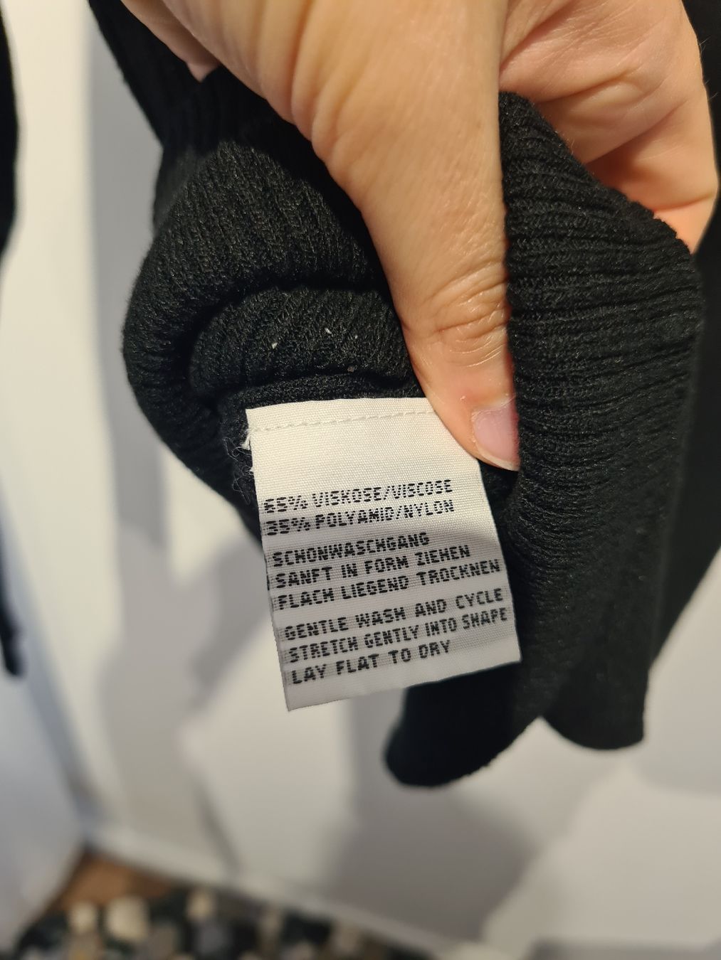 Maglioni & Felpe: Damen Pullover Jones schwarz Grösse 36 V-Ausschnitt – Usato da Adligenswil venduto da FriedasWelt 3