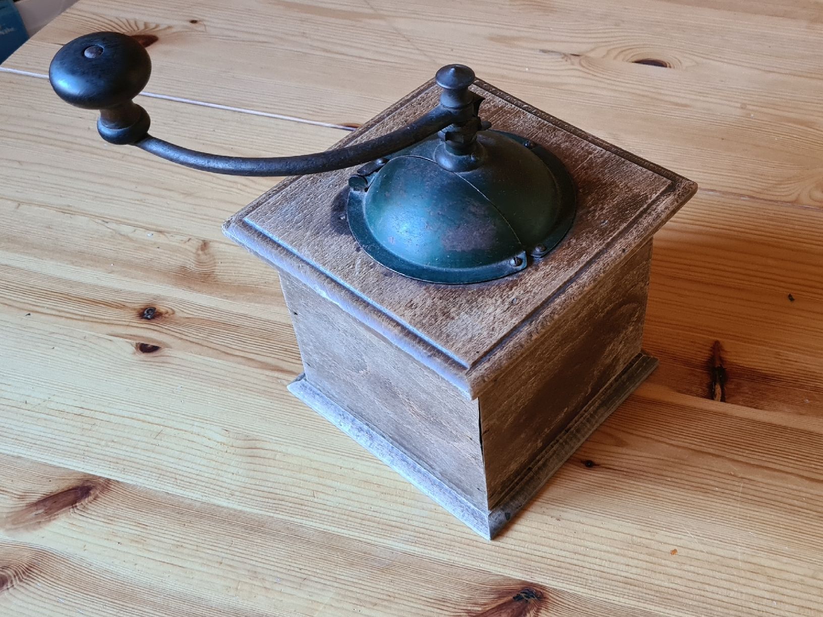 Alle Dekorationen: Antike Kaffeemühle – Gebraucht aus Davos Frauenkirch von Cluetsch 3