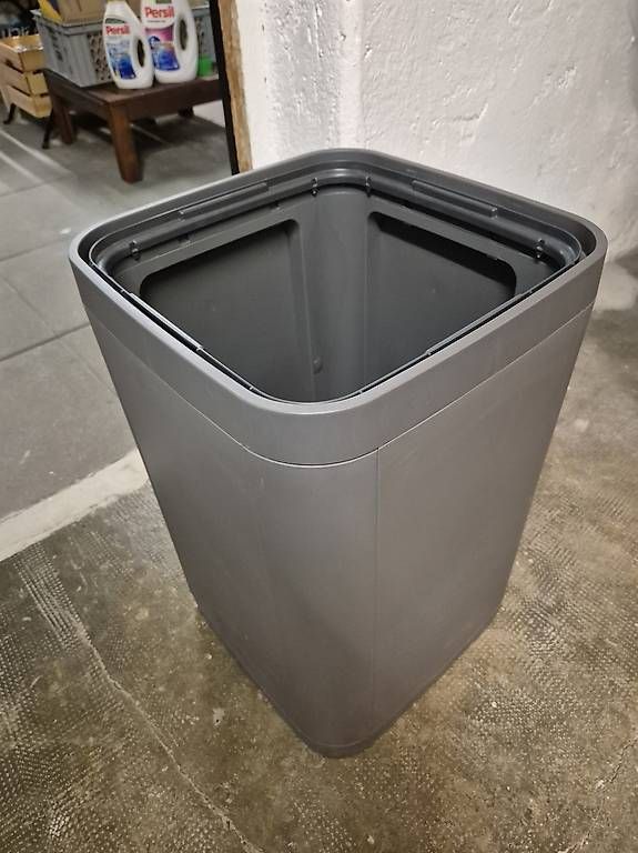 Cestini per rifiuti: Mülleimer trash can 60x40x40cm – Usato da Basel venduto da jul_hr8h 1