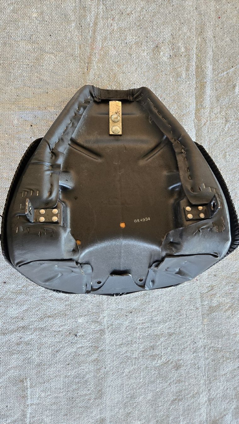 Harley-Davidson Alle Motorradersatzteile: Harley Davidson Softail / Fat Boy Leder Sitz  – Gebraucht aus Obfelden von dan_tvt5 5