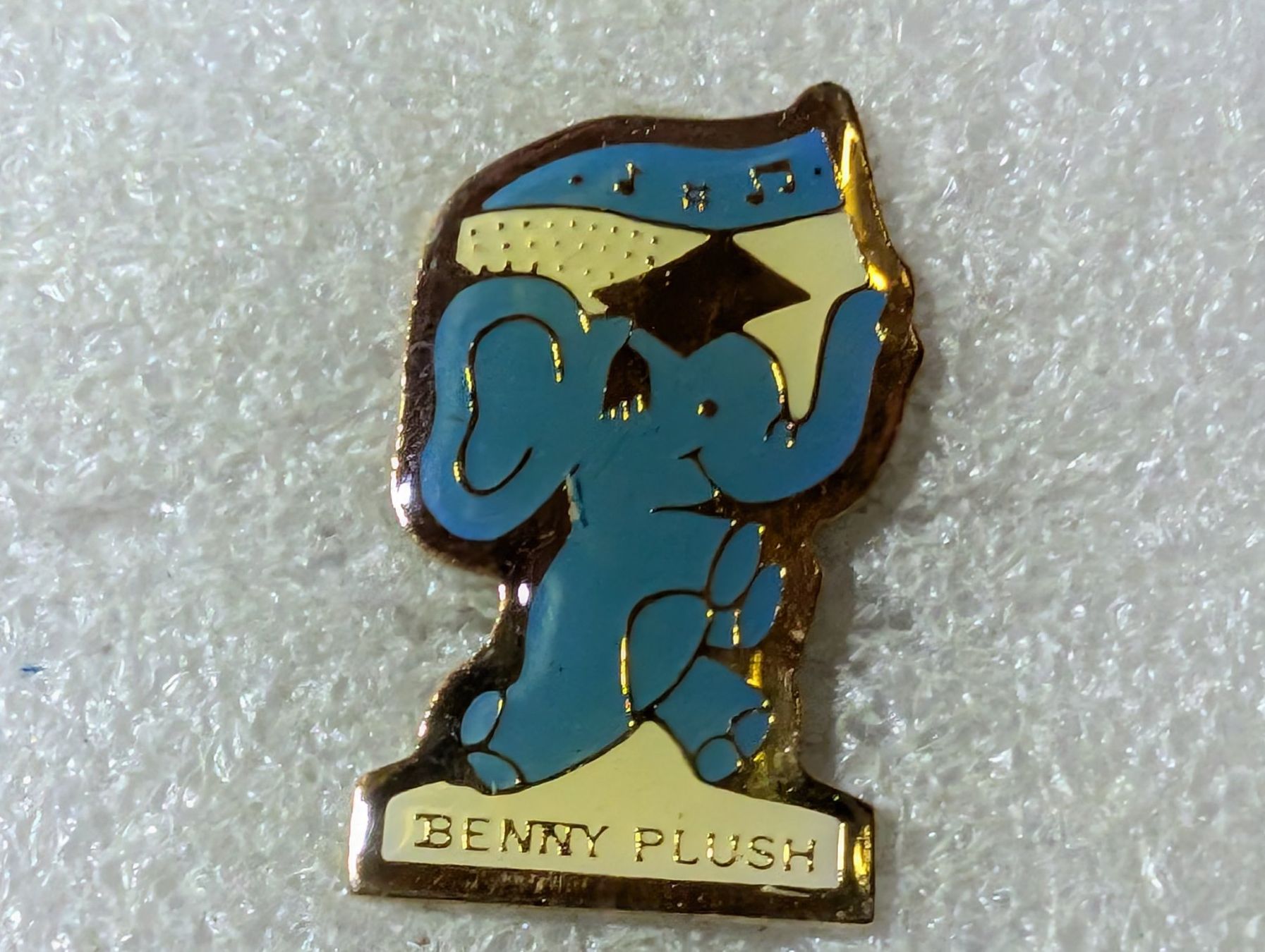 Placchette & Badge: Ansteckpin 112: Benny Plush – Usato da Oppligen venduto da Pin-Fall-Shop