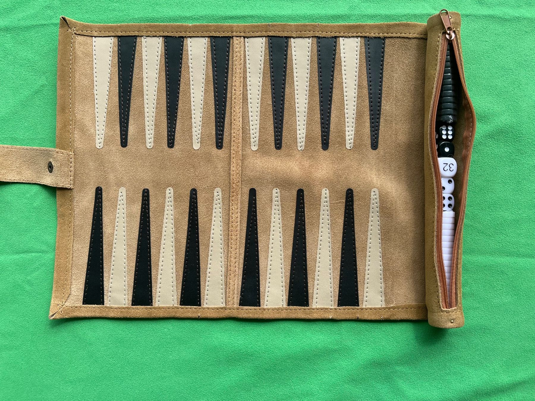 Giochi: Backgammon Reisespiel Lux, echt Leder, rollbar, handgenäht – Nuovo e nell'imballaggio originale da Neuenkirch venduto da zwimpferspiel 1