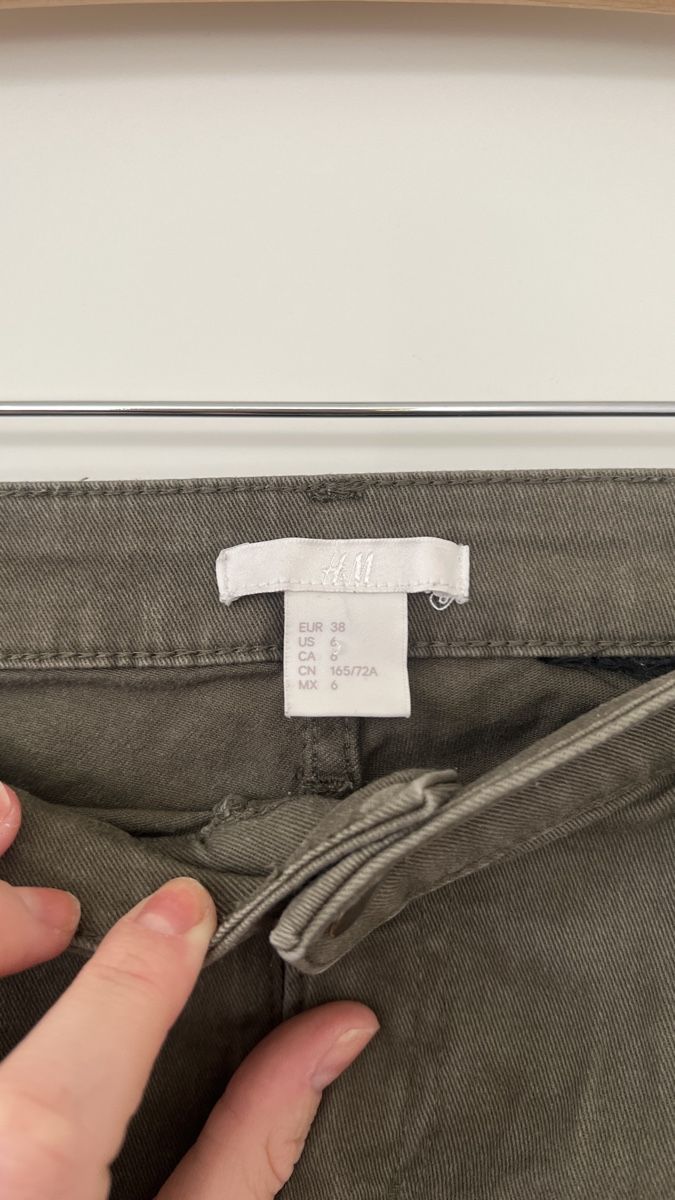 H&M Pantaloni: H&M Shorts Khaki – Usato da Wermatswil venduto da Jara.a.s 1