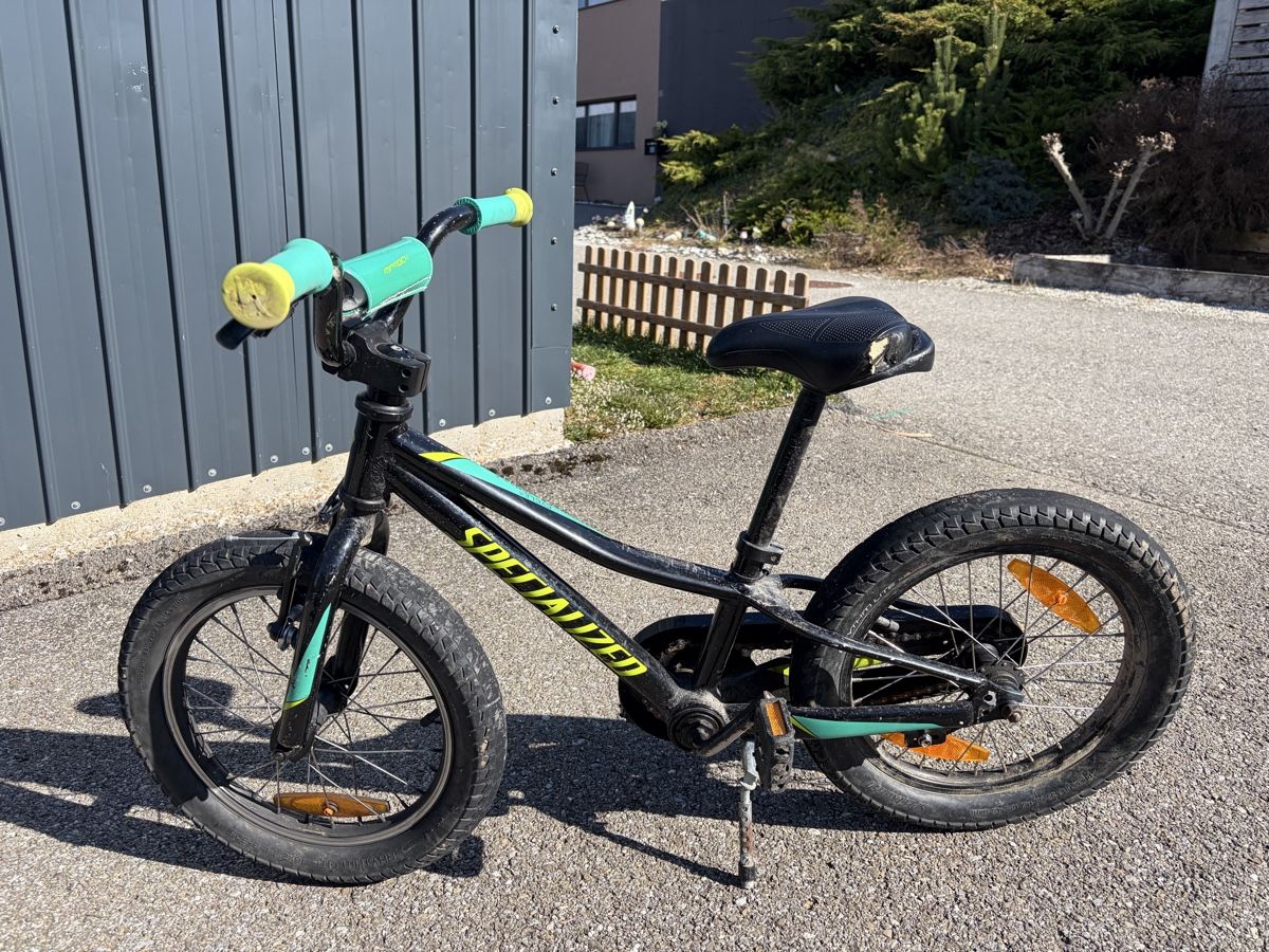 Specialized Velos: Vélo enfant Specialized – Gebraucht aus Vuadens von full-moon