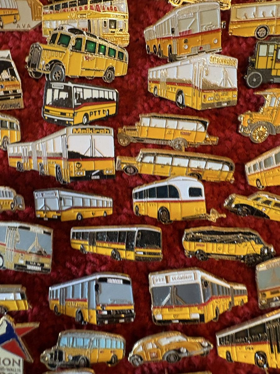 Broches & Aiguilles: Pins Postauto mehr als 100stuck – D'occasion à Murten par Tzaugg 3