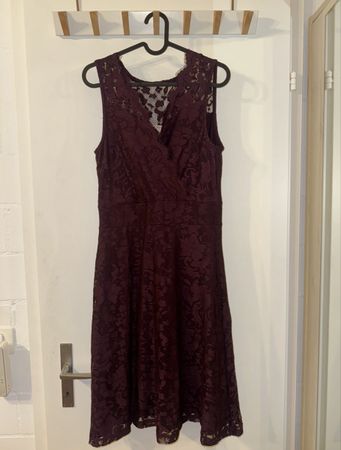 Anna Field Spitze Kleid dunkelrot Grösse M neuwertig