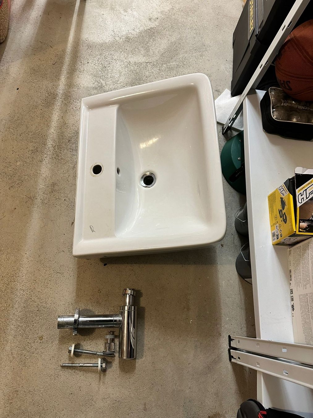 Spülbecken & Waschbecken: Classic White Ceramic Sink – Gebraucht aus Fribourg von mmaczka 4
