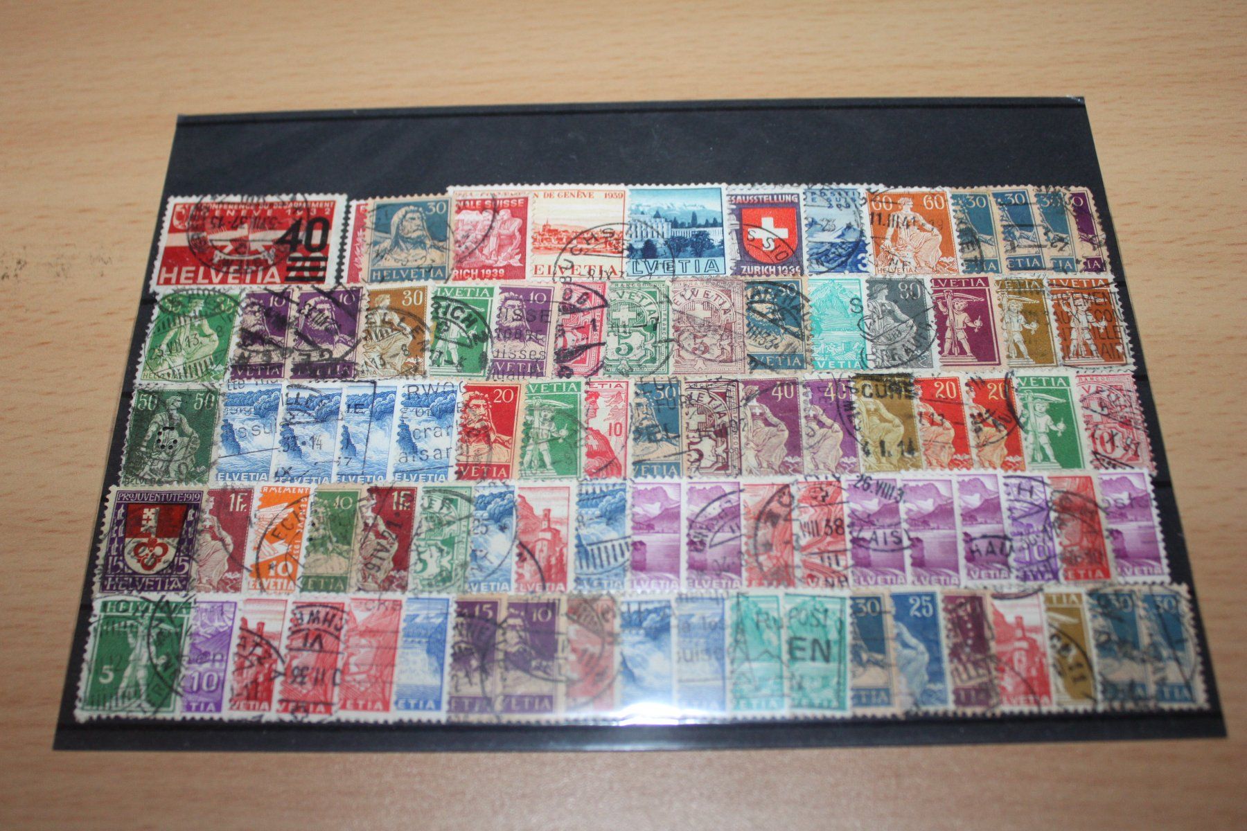 Alle Briefmarken: Schweiz - 83 Briefmarken gestempelt + 24 Briefausschnitte – Gebraucht aus Kaden von Buchantiquariat