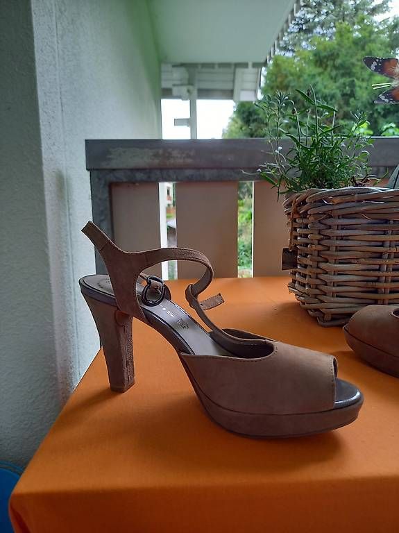 Scarpe da donna: Neue Tamaris High Heels Gr. 39 – Usato da Tägerig venduto da SandraLios 2