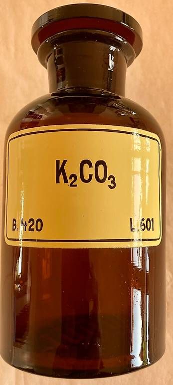 Flacons: Flacon de laboratoire pour du carbonate de potassium – Gebraucht aus La Tour-de-Peilz von rossofiorentino