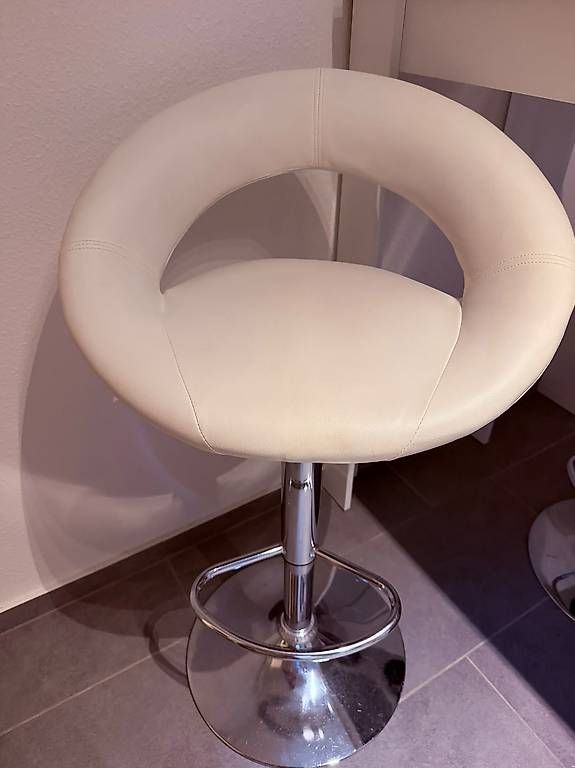 Chaises hautes: Barstühle – D'occasion à Birsfelden par dor_9n7f