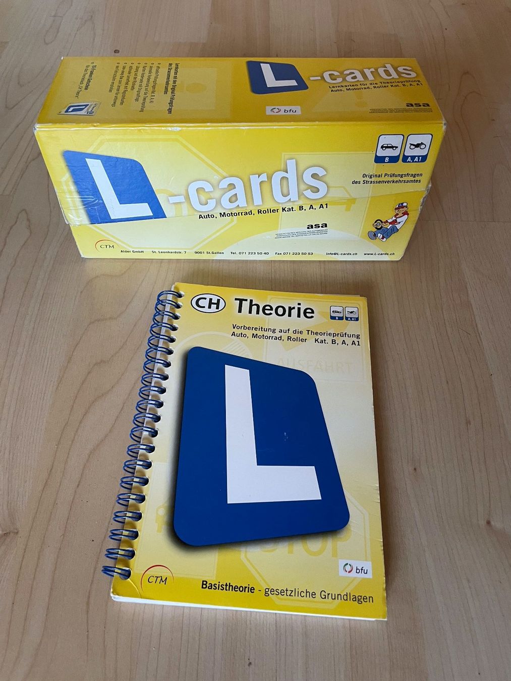 Libri: Lernset Theorieprüfung Auto, Motorrad, Roller Kat. A, B, A1 – Usato da Münsingen venduto da Ckolibri