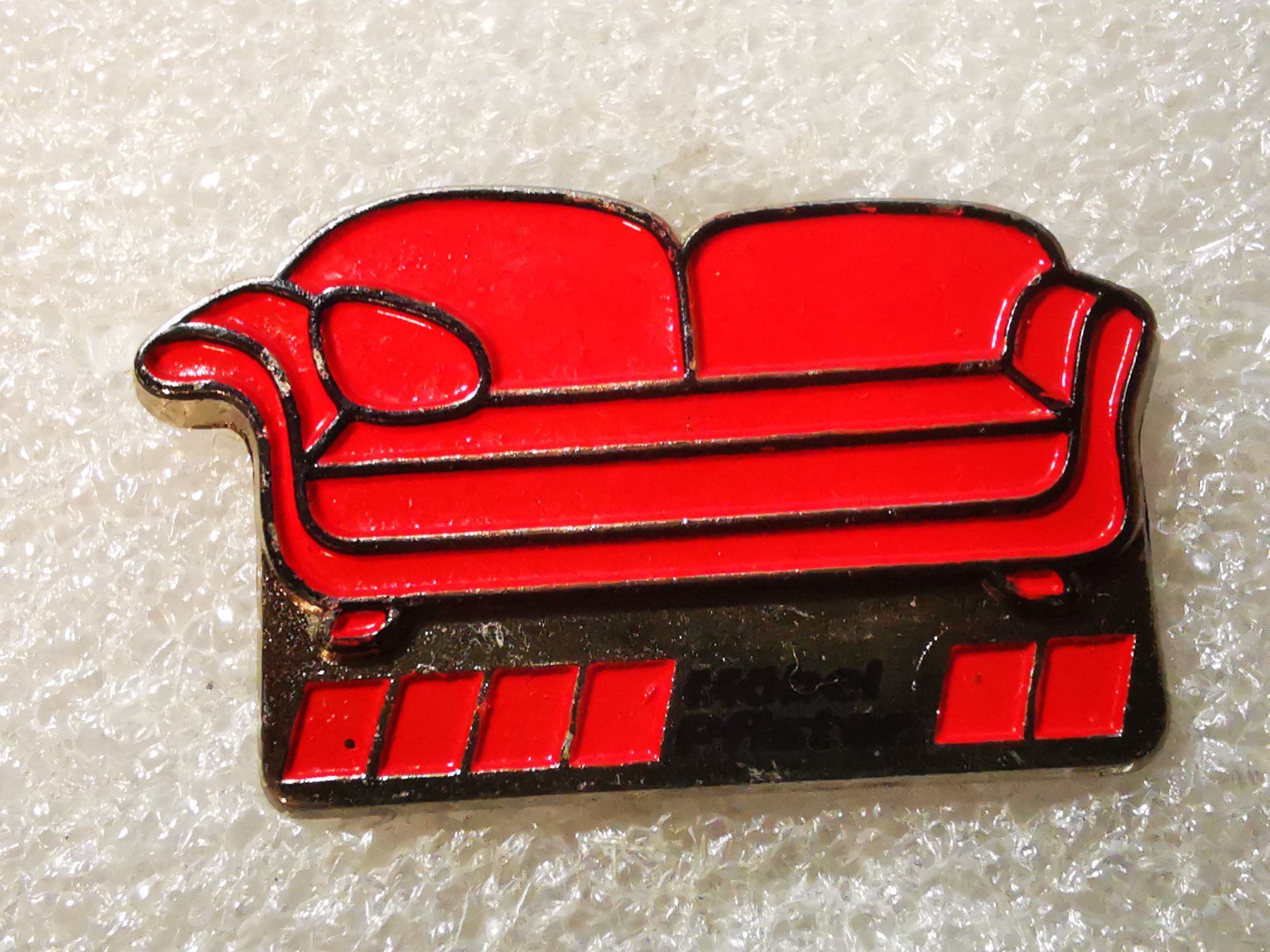 Placchette & Badge: Ansteckpin 19: Möbel Märki – Usato da Oppligen venduto da Pin-Fall-Shop