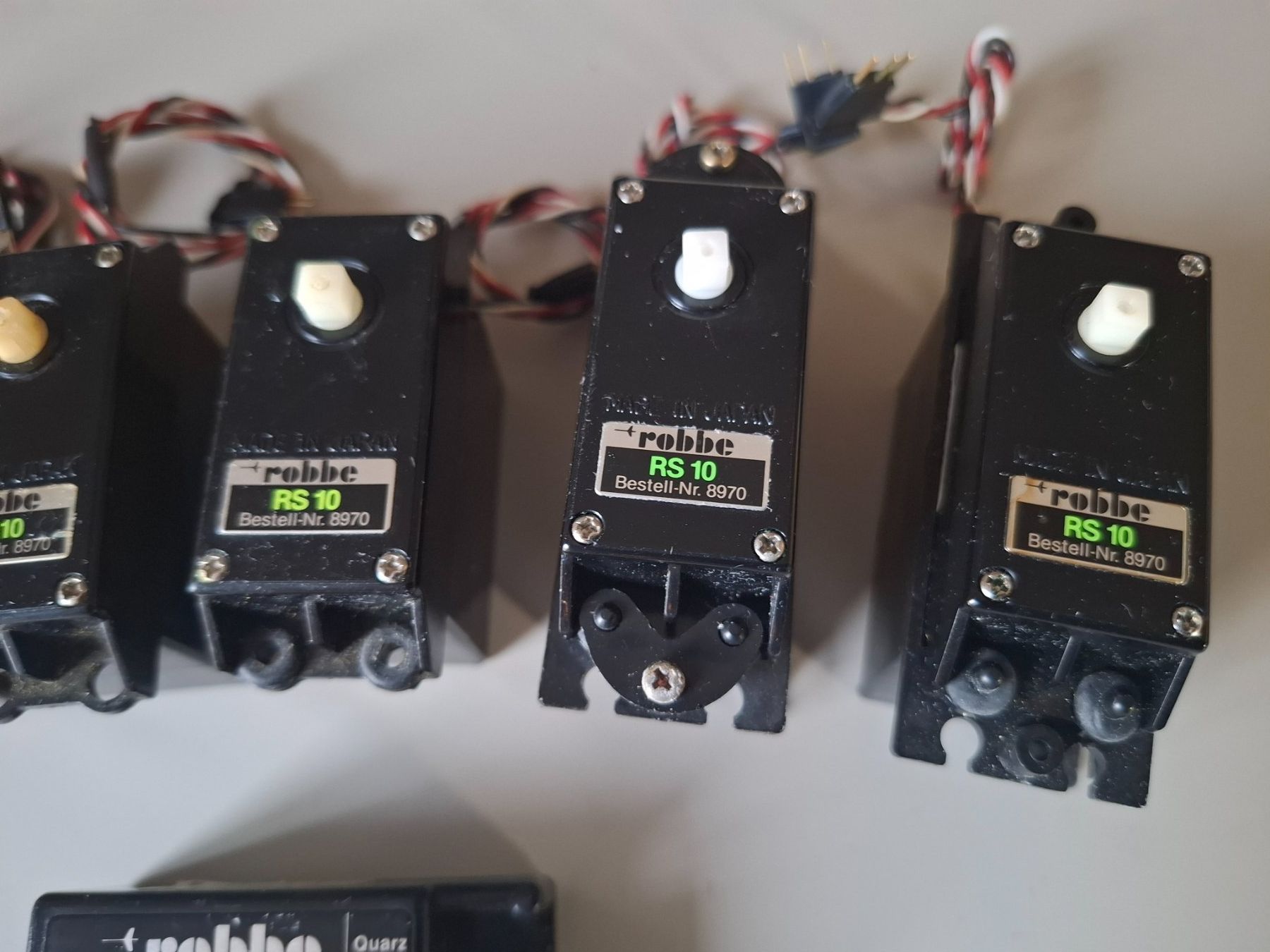 Robbe RC Modellbau: 6x robbe Servo Stellmotor mit Empfänger 40 MHz – Gebraucht aus Chabrey von fluvius 2