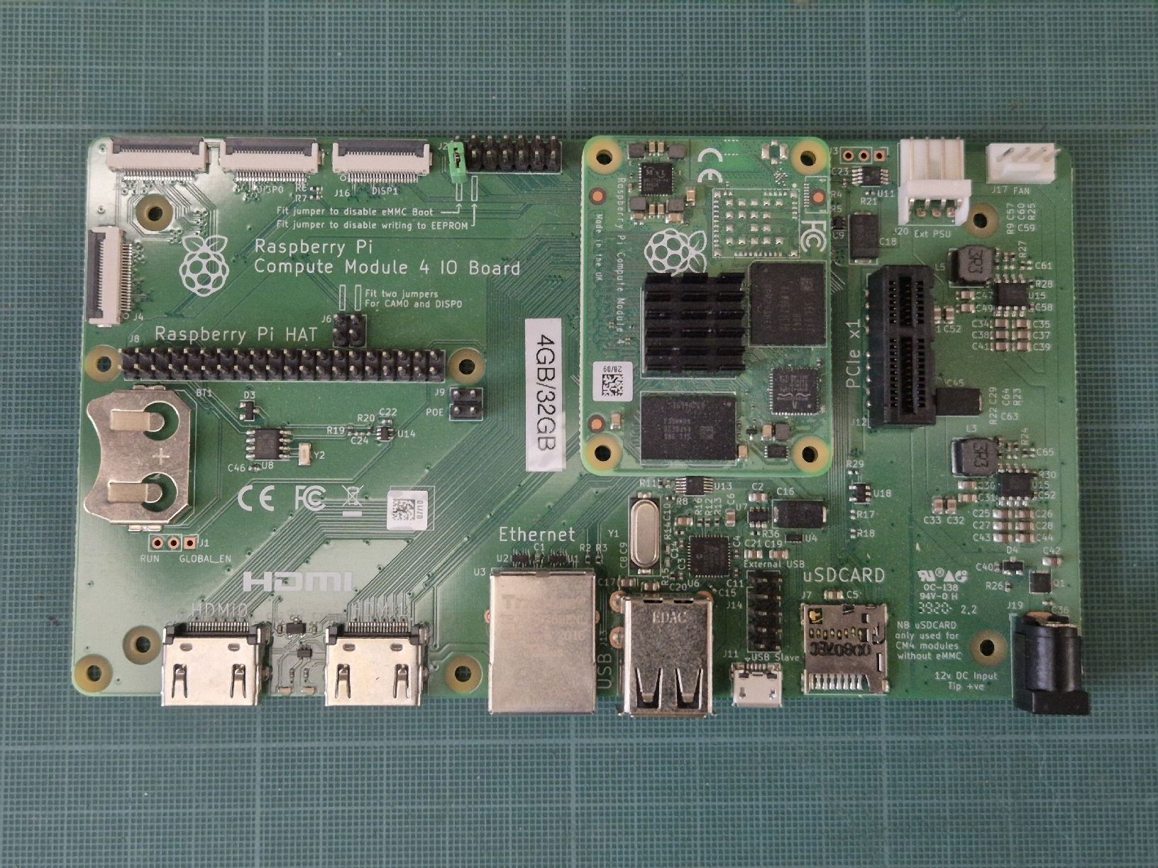 Raspberry Pi PCs: Raspberry Pi Compute Module 4 4/32 + IO Board + PSU 3000mA – Gebraucht aus Le Noirmont von le_nico