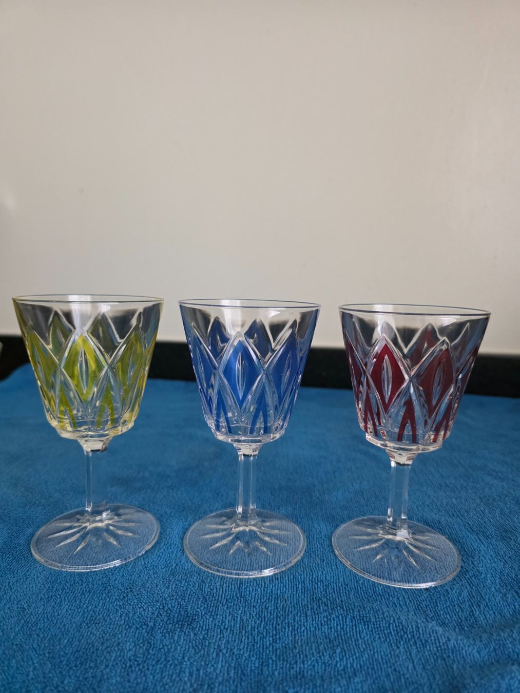 Bicchieri: 3 Art Deco Weingläser verschiedene Farben – Usato da Villmergen venduto da stier74