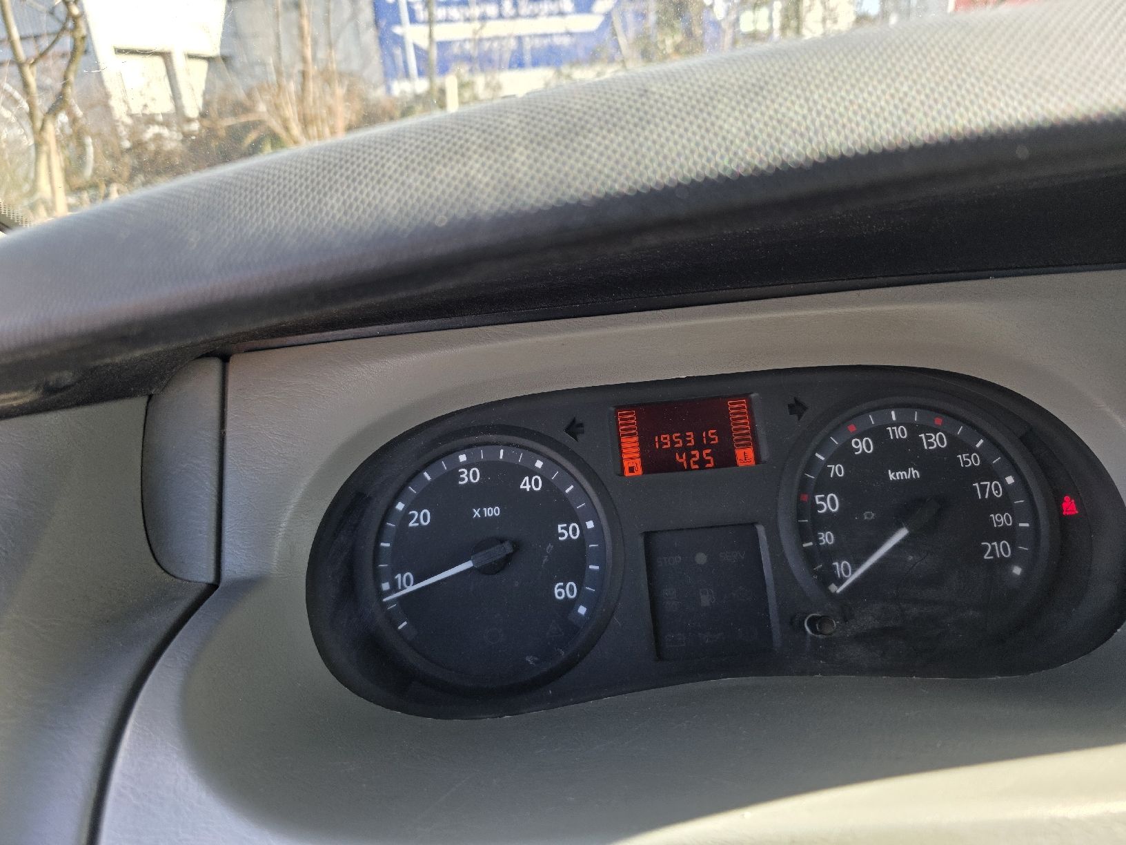 Veicoli commerciali: Renault Trafic 2.0L Diesel – Usato da Dulliken venduto da Sam_Baumaschine 9