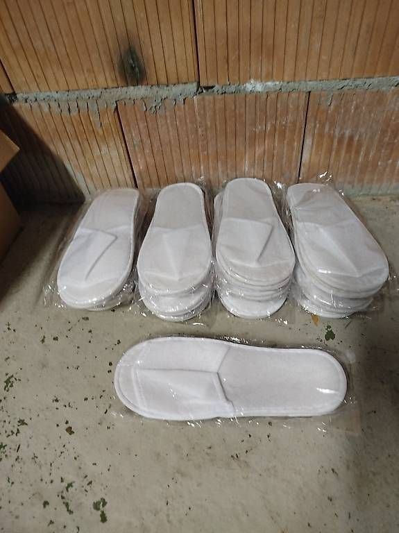 Herrenschuhe: Einweg Slipper  – Gebraucht aus Bätterkinden von sch_s6nb