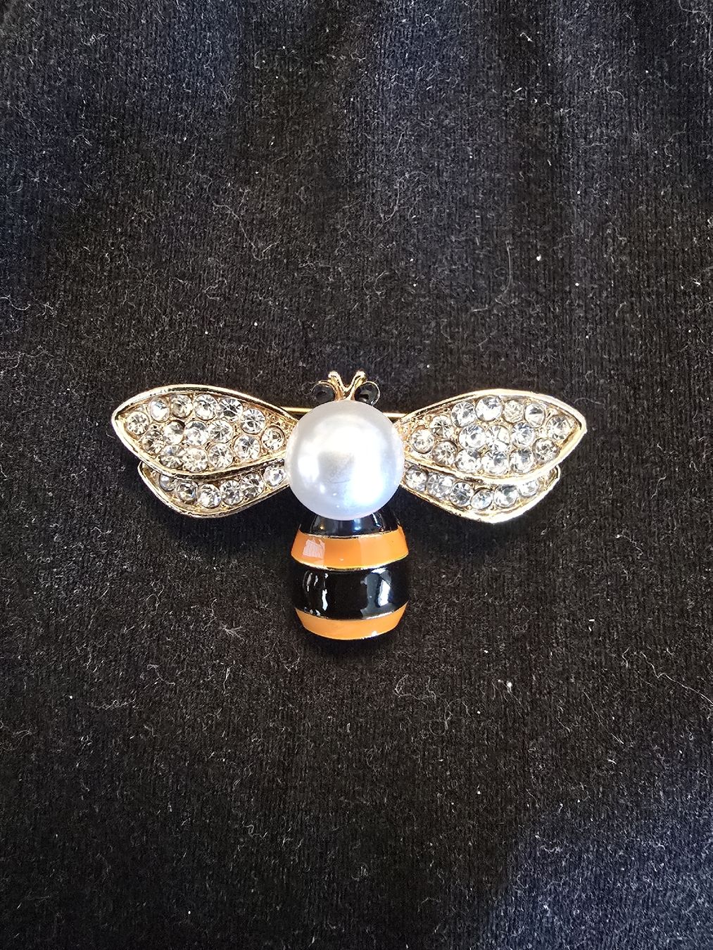 Spille & Fermagli: Broche style Gucci en métal doré  – Usato da Satigny venduto da Baazarbaron 1