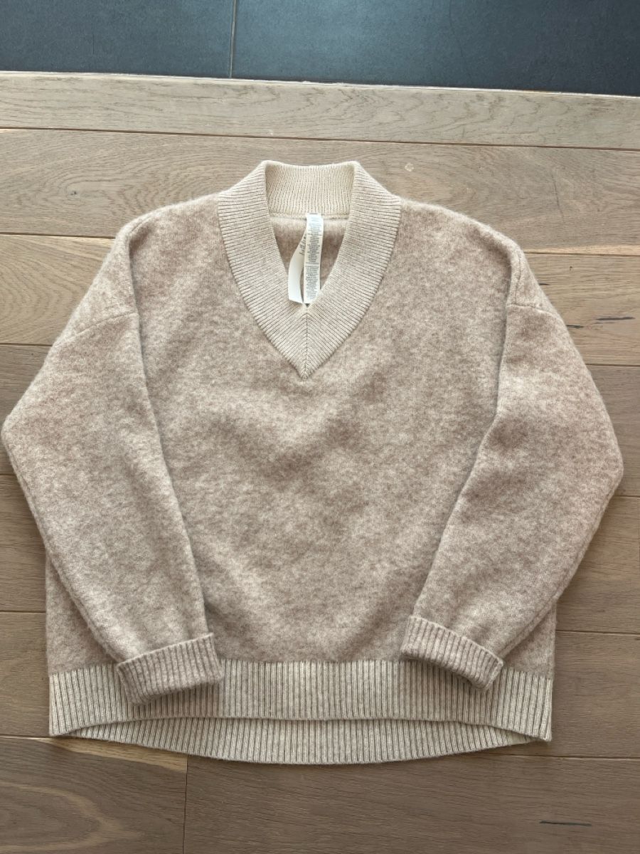 Lululemon Maglioni & Felpe: Lululemon sweater M beige – Nuovo (secondo la descrizione) da Zug venduto da ChicSales 1
