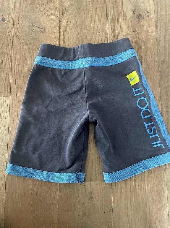 Pantaloni: Short NIKE 9 ans 134 cm – Usato da La Sarraz venduto da lenamoser 1