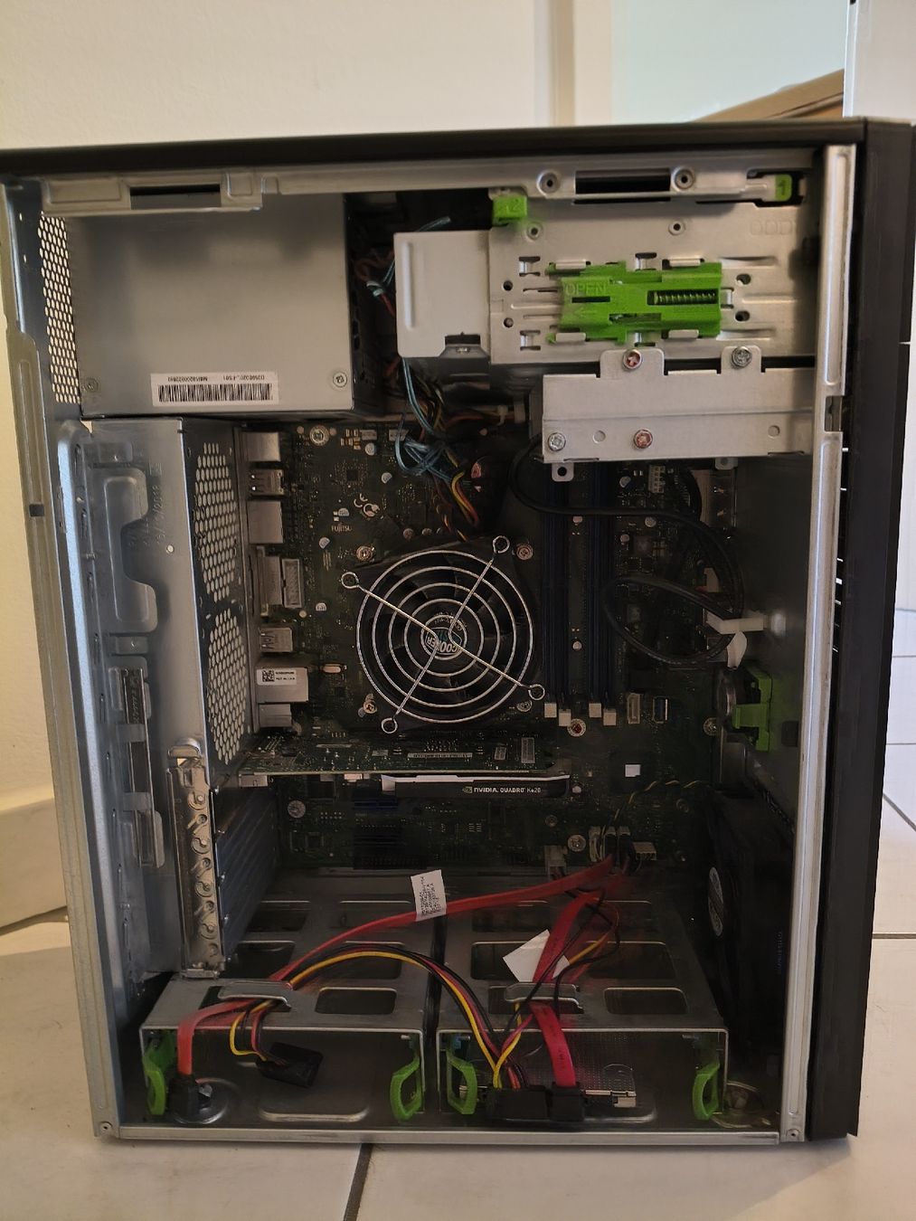 Fujitsu PCs: Fujitsu Celsius workstation Intel Xeon - 256GB SSD - no ram – Gebraucht aus Zürich von TrainLine 4