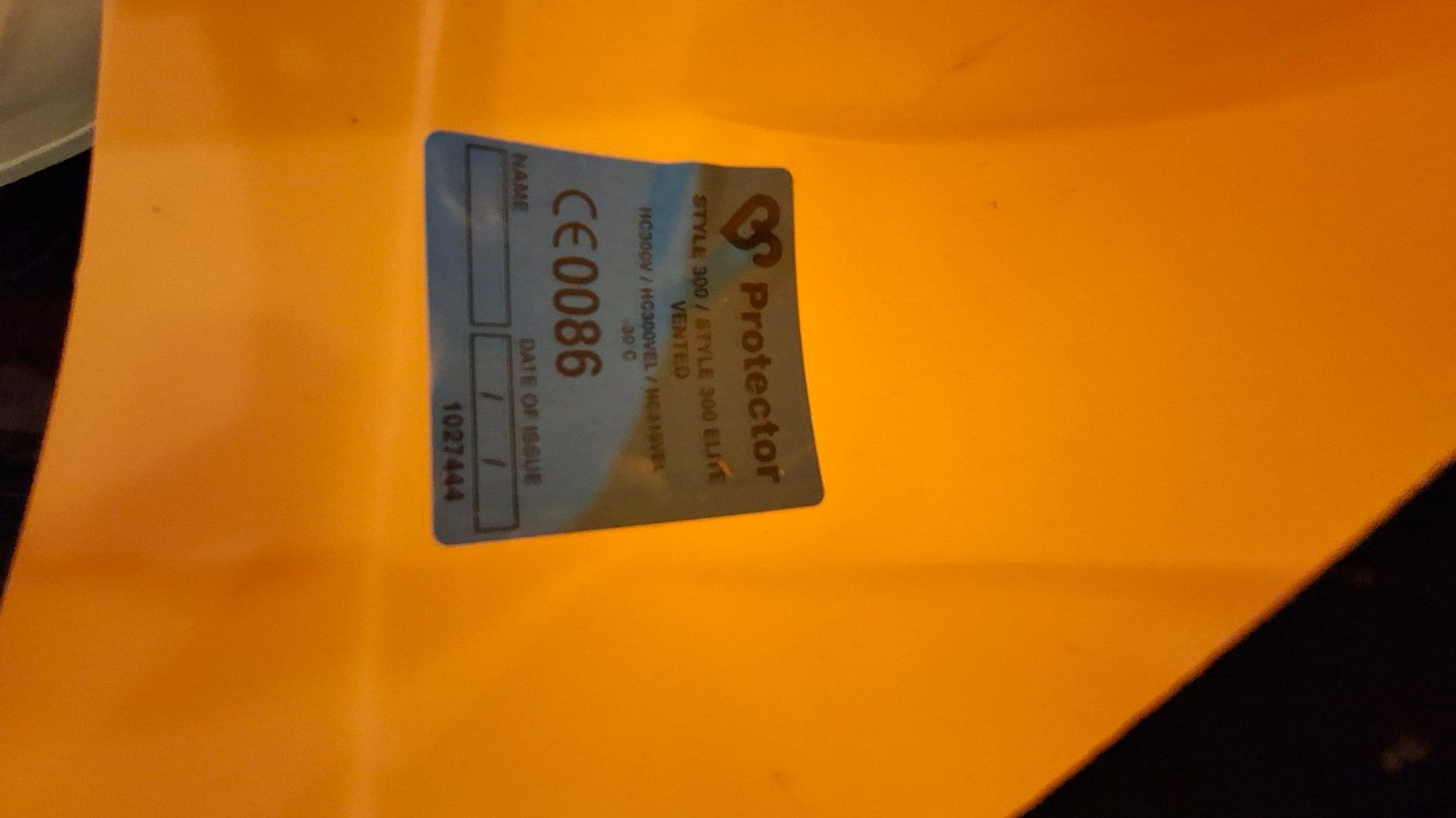 Gesichts- und Gehörschutz: Schutzhelm gelb Grösse neu – Gebraucht aus Lützelflüh-Goldb von holdrio011 1