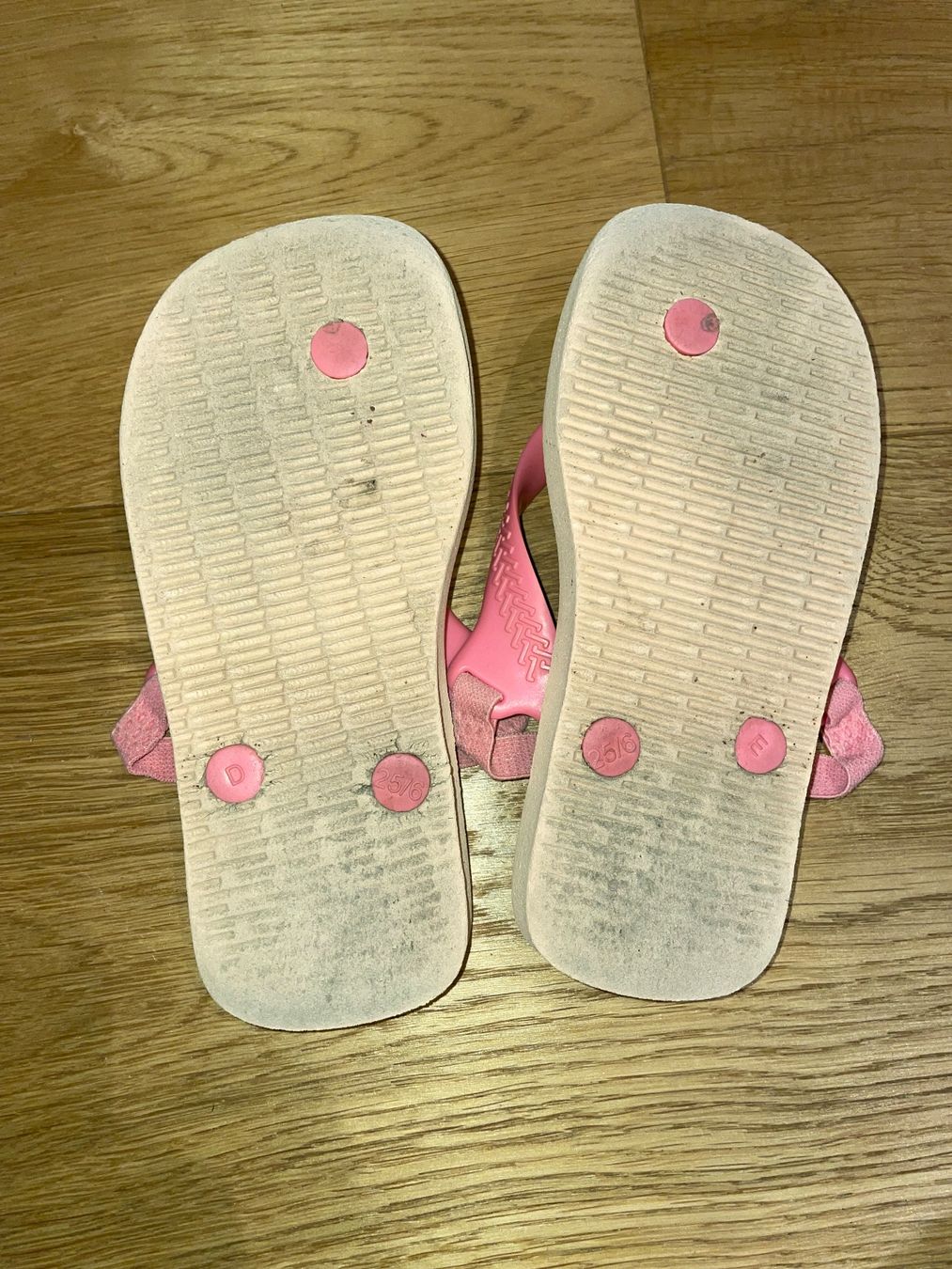 Havaianas Scarpe per ragazze: Havaianas Peppa Pig Flip Flops – Usato da Fislisbach venduto da arse 2