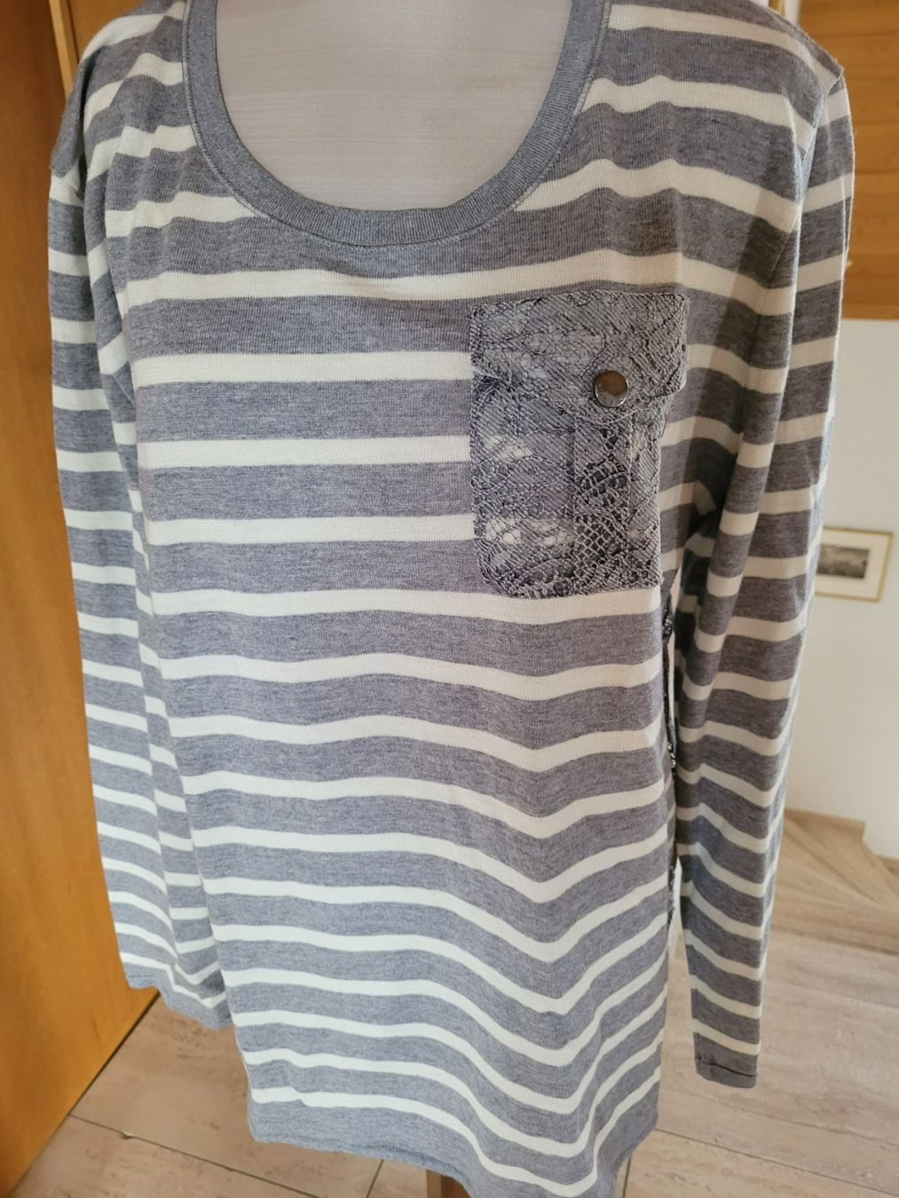 Marc Cain Pullover & Sweatshirts: MARCCAIN Sport - Pullover, Gr. 4 – Gebraucht aus Auslikon von hera8331