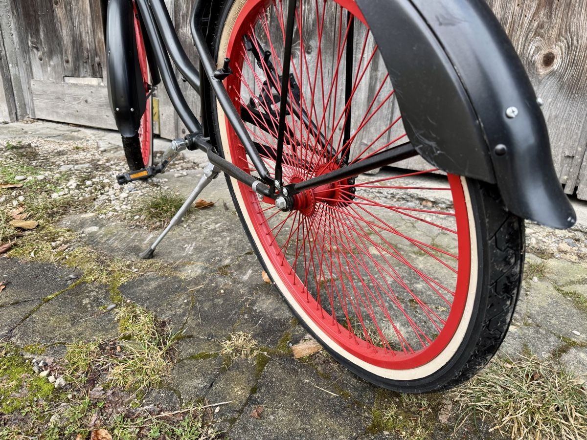 Biciclette: Vélo unique cruiser noir et rouge custom sur mesure – Usato da Tavannes venduto da cyn_8xs5 3