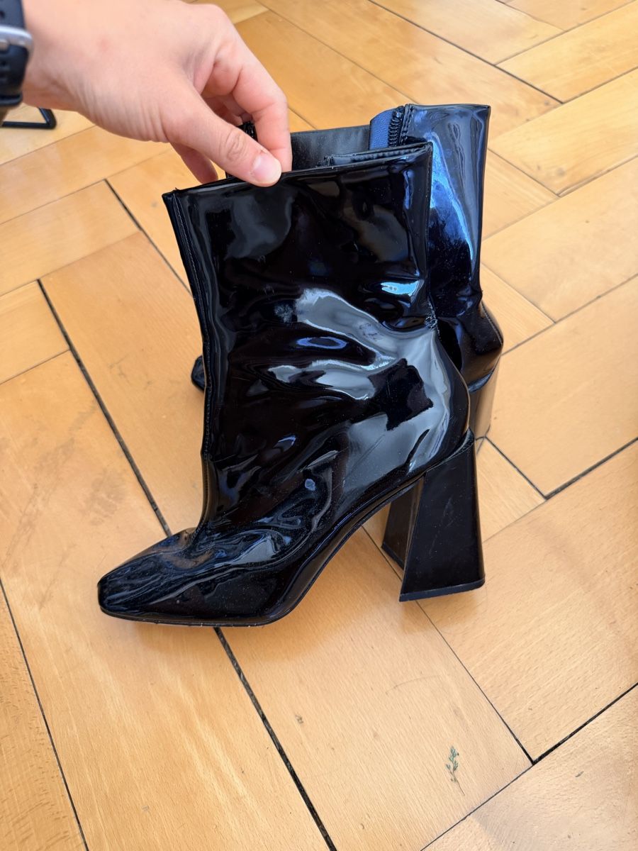 Scarpe da donna: Ankle Boots black with block heel – Usato da Zürich venduto da corinawy 3