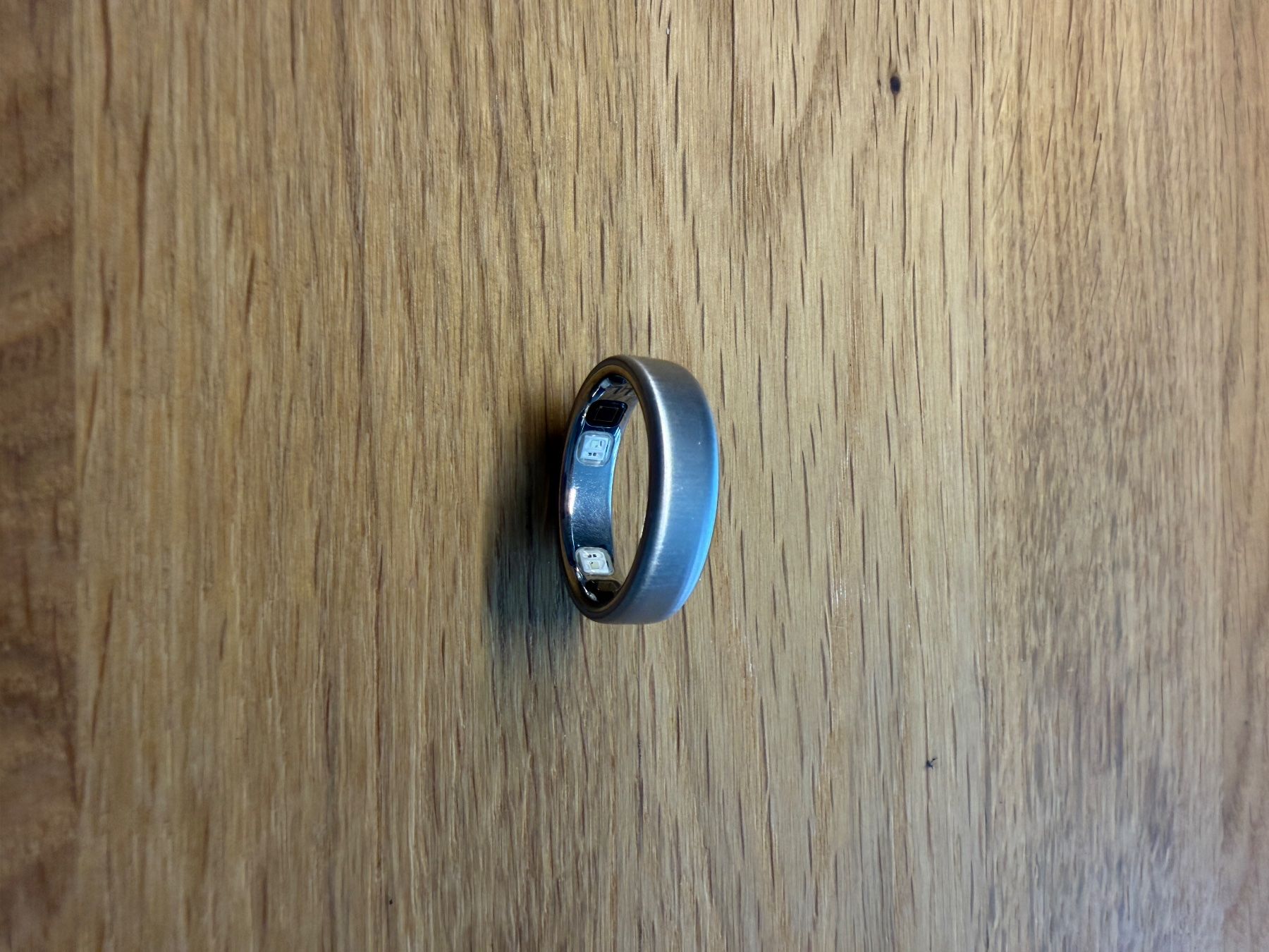 Oura Anelli: Oura Ring 5 Brushed Silver - Grösse 11 – Usato da Rotkreuz venduto da Lasso27 3
