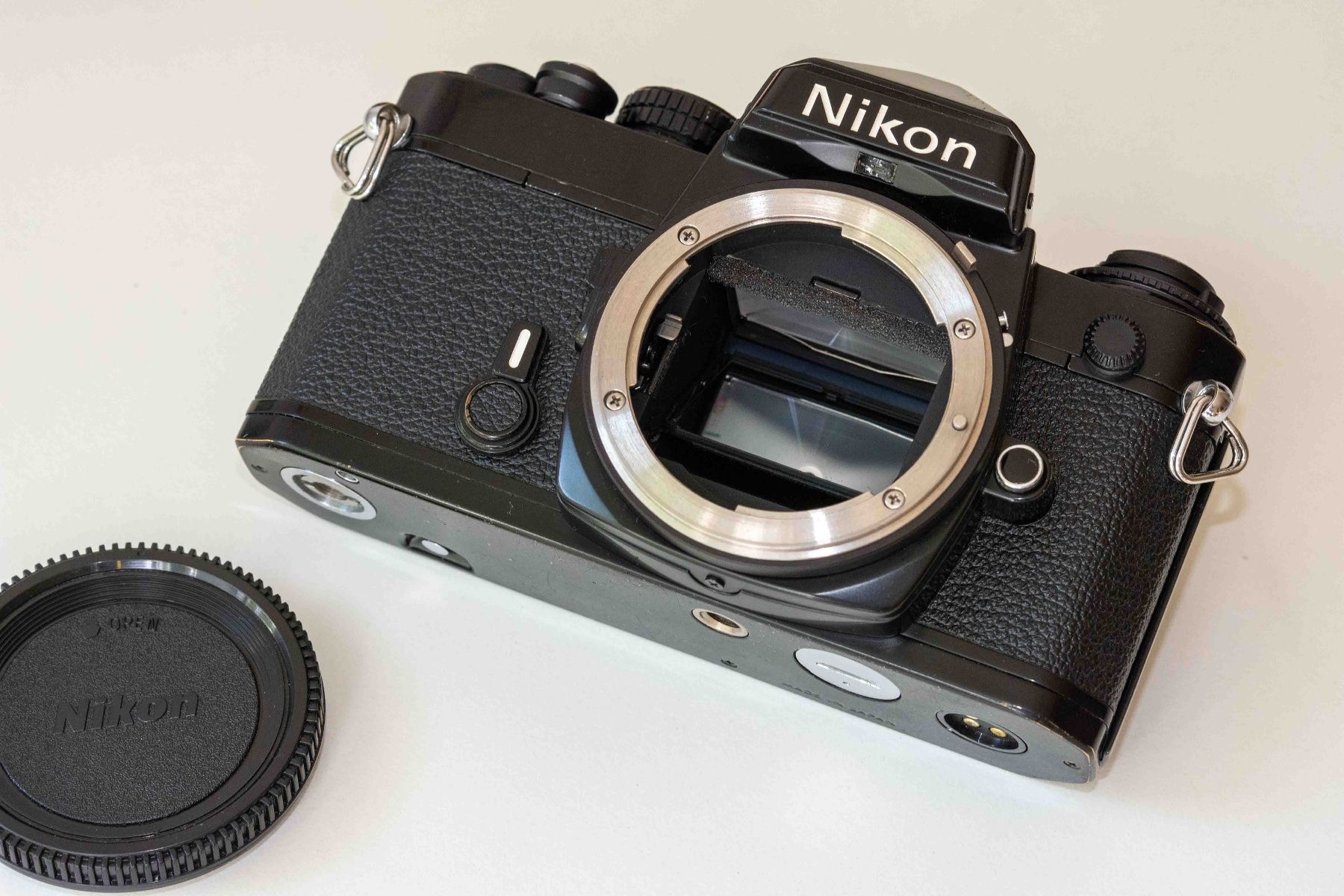 Nikon Fotocamera: Nikon FE - revidiert – Usato da Schwerzenbach venduto da floridan 1