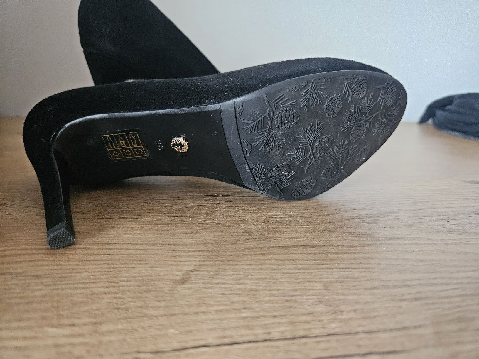 Scarpe da donna: Beautiful suede heels  – Nuovo (secondo la descrizione) da Affoltern am Albis venduto da Katarinushka 3