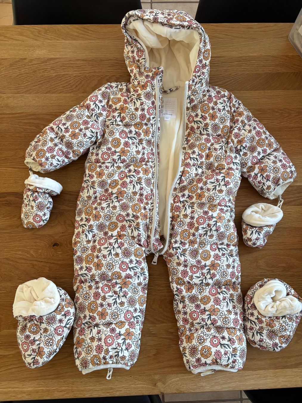 Completi: Skidress 18 M – Usato da Zullwil venduto da Tammy123 2