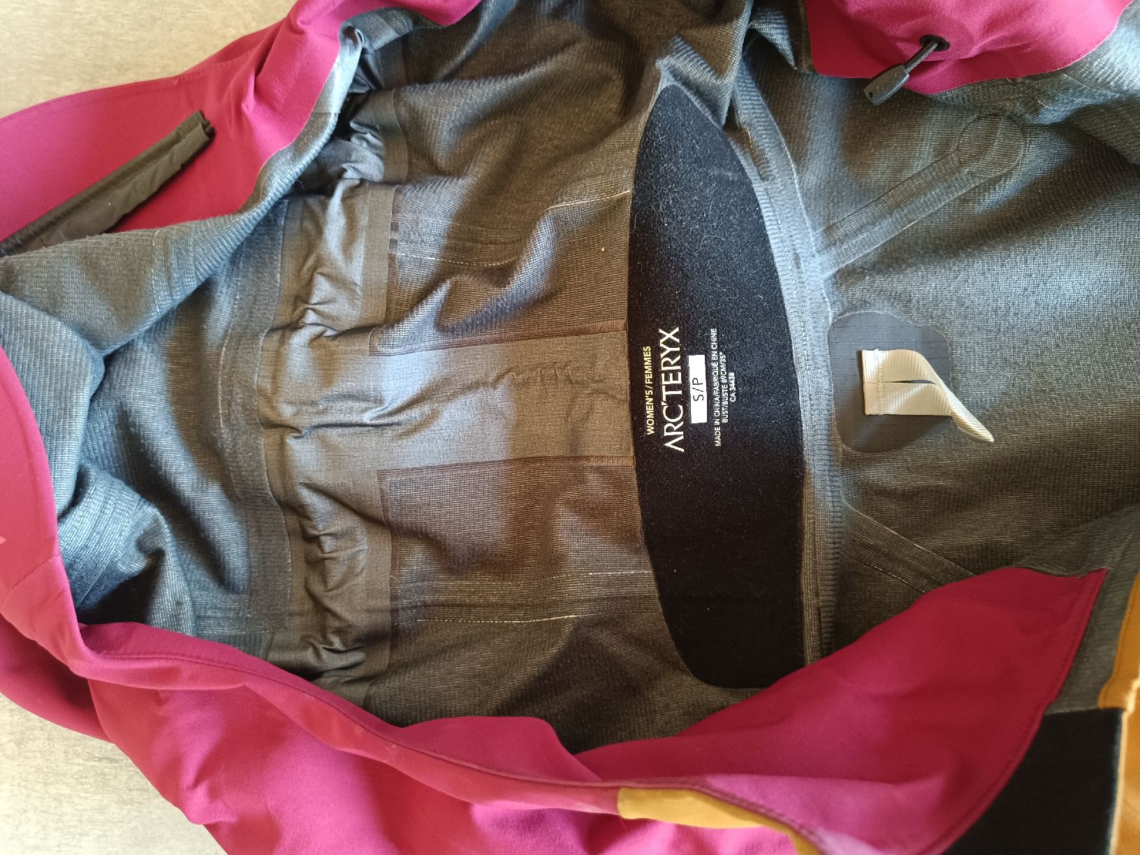 Arcteryx Jacken: Giacca Arc'teryx Gore-Tex donna S/P usata – Gebraucht aus Dino von bin_2zfr 1