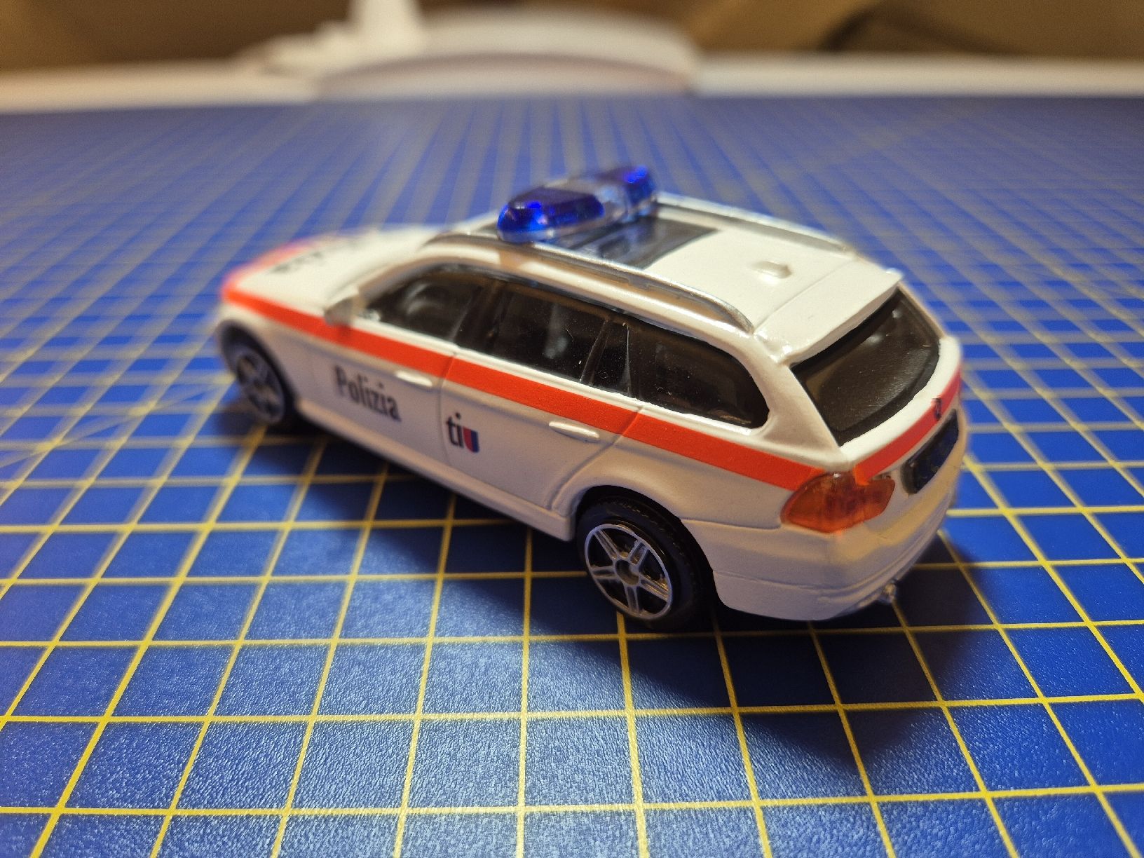 BMW Modellini d'auto: BMW 3er Touring Kantonspolizei Tessin 1:43 – Usato da Lachen SZ venduto da bow_wdl9 1