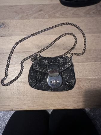 Guess Mini Tasche schwarz mit Kette Crossbody Bag