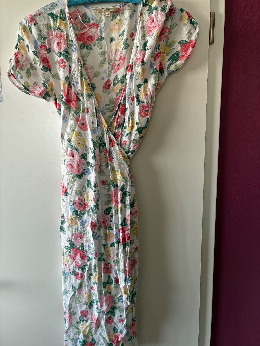 C&A Kleider: Robe cache-cœur à fleurs C&A – Gebraucht aus Marly von cam_x5xs