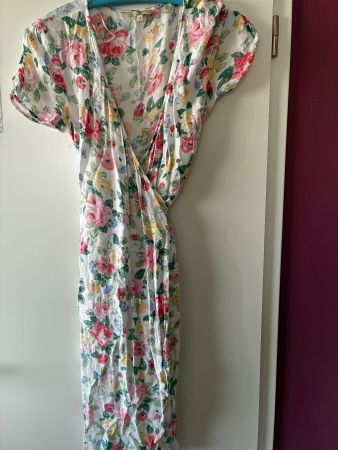 Robe cache-cœur à fleurs C&A