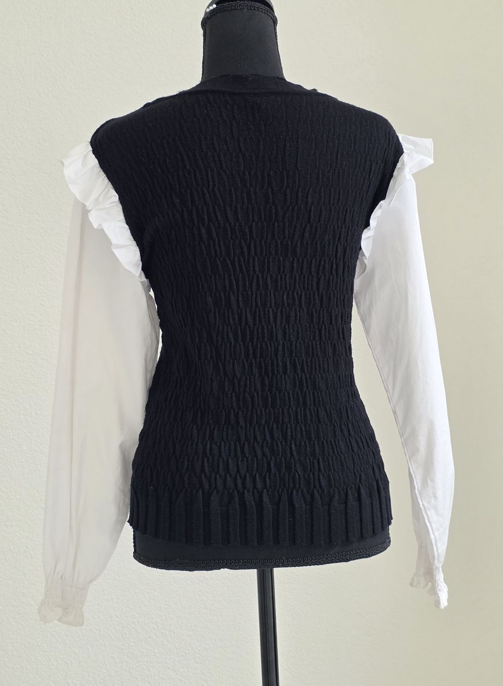 Maglioni & Felpe: Damen Pullover schwarz weiss Grösse 36/ 38 – Usato da Rheinsulz venduto da Gilea 3