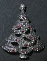 Hübsche 80er Weihnachts – Brosche Tannenbaum