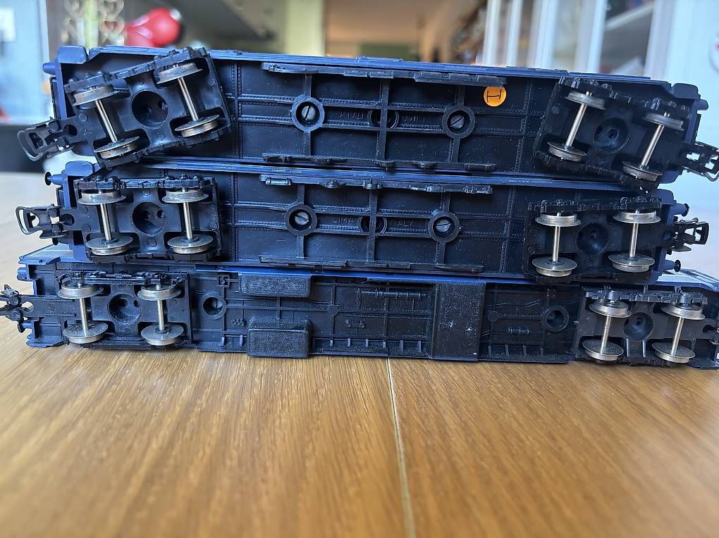 Lima Modelleisenbahnen: Lot de wagons de la marque lima – Gebraucht aus Orbe von car_8grw 3