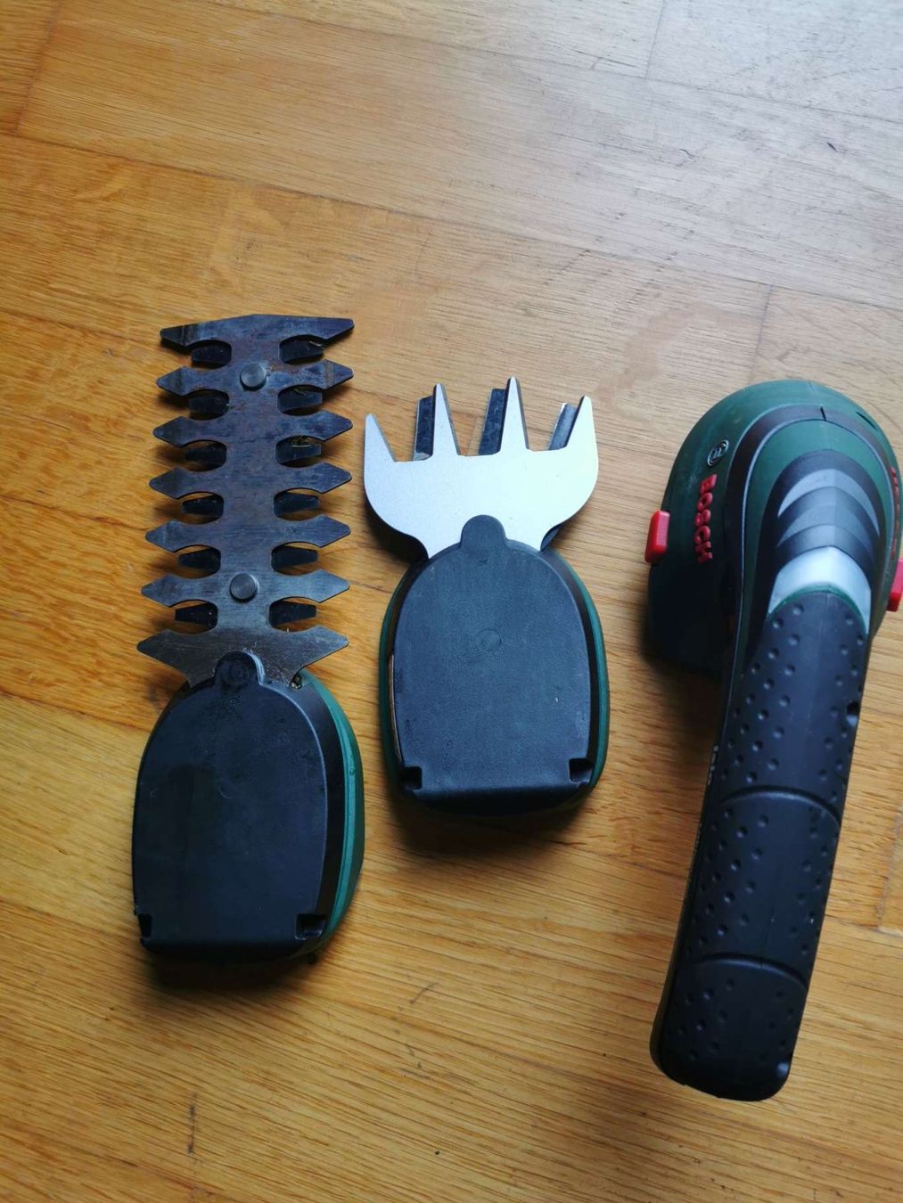 Bosch Alle Werkzeuge: Bosch Akku-Grasschere Isio Kit, 1.5 Ah - Gartenschere – Neu (gemäss Beschreibung) aus Zürich von Estgil 2